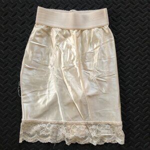 VINTAGE VICTORIAS SECRET MINI SKIRT SLIP NYLON ACRYLIC BLEND SIZE SMALL